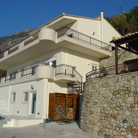 Verga First Floor Apartment Exterior photo