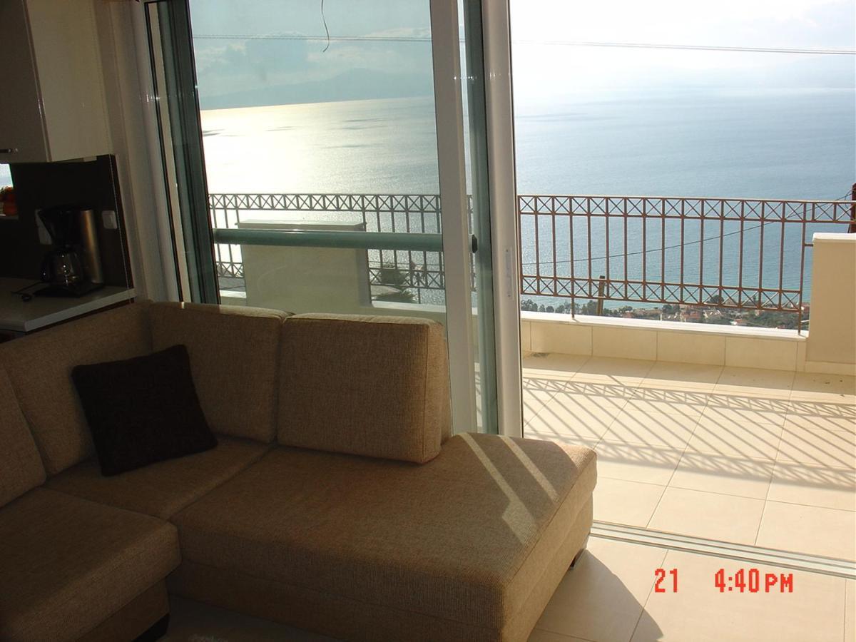 Verga First Floor Apartment Exterior photo