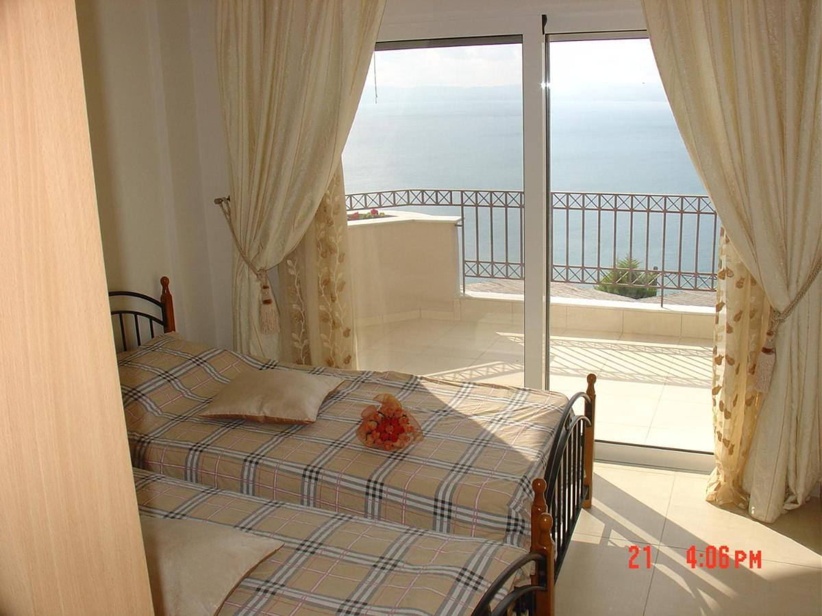 Verga First Floor Apartment Exterior photo