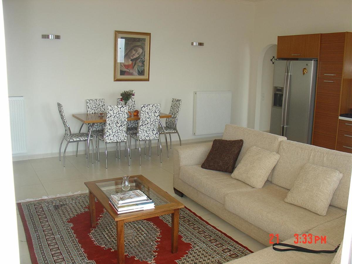 Verga First Floor Apartment Exterior photo