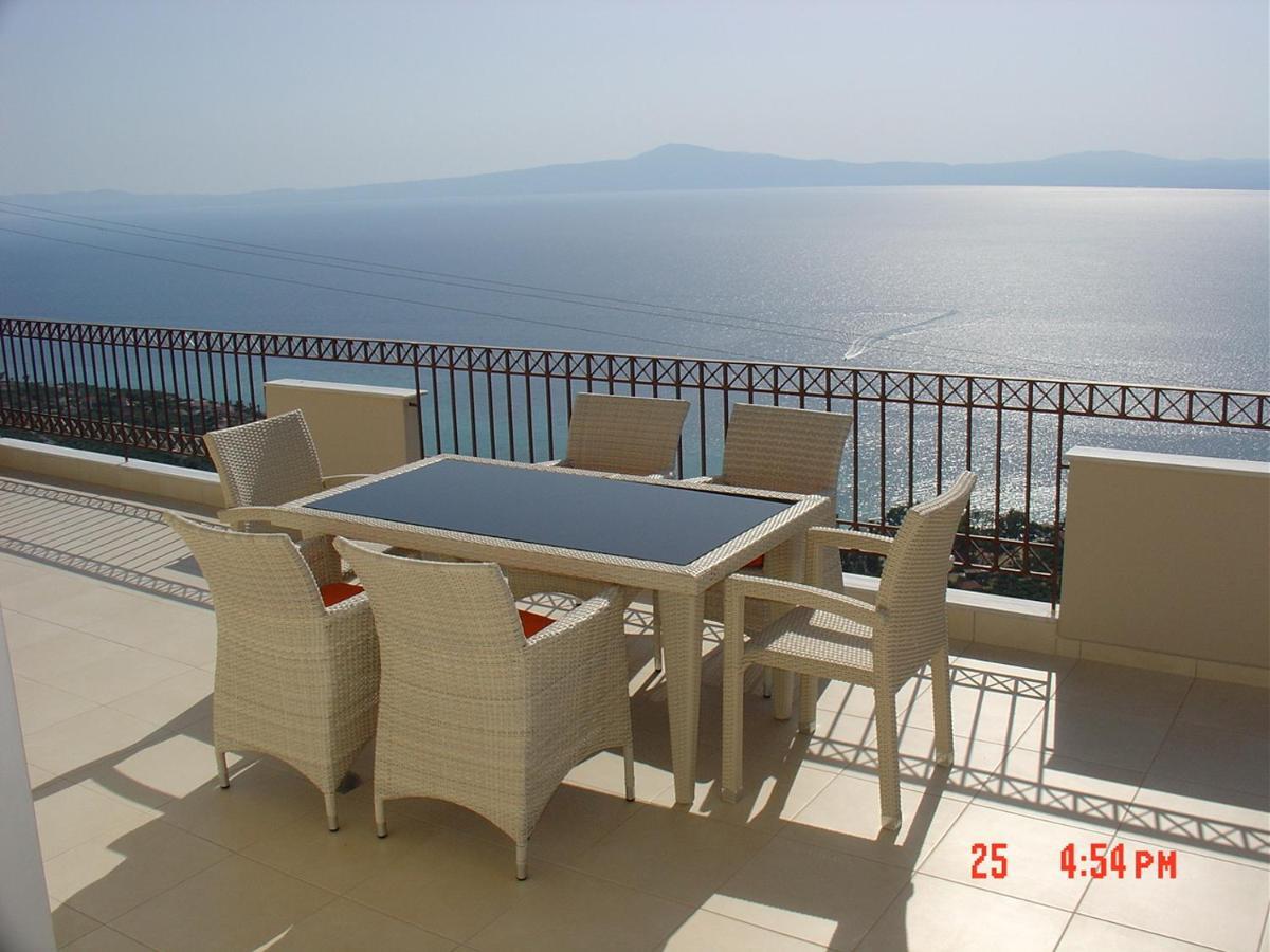 Verga First Floor Apartment Exterior photo